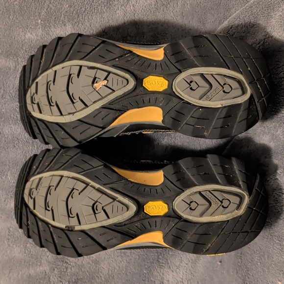 Ahnu Hiking Shoes Size 9 - Picture 3 of 4